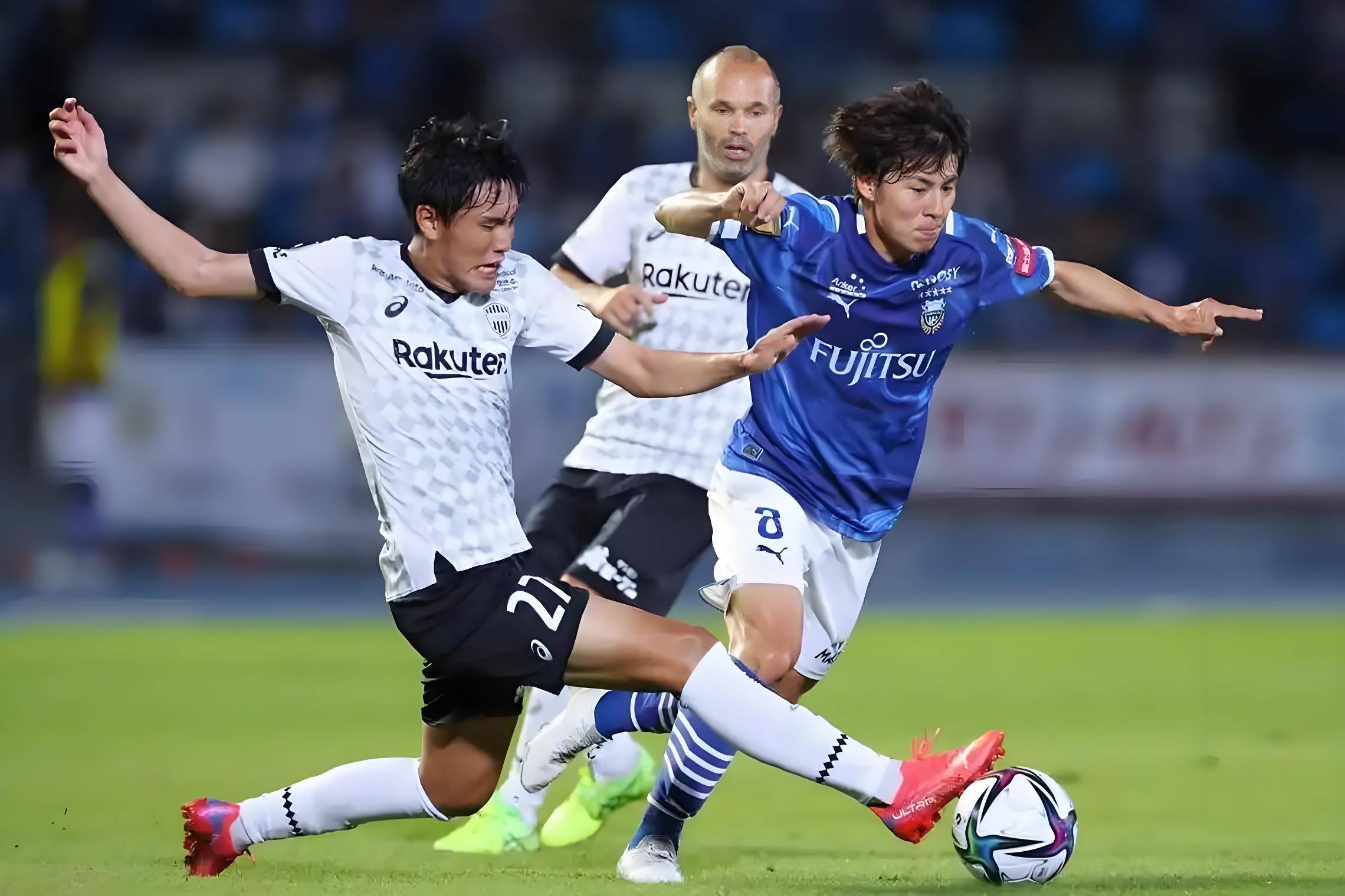 横滨水手主场告负,球员表现出色 横滨水手主场告负,球员表现出色