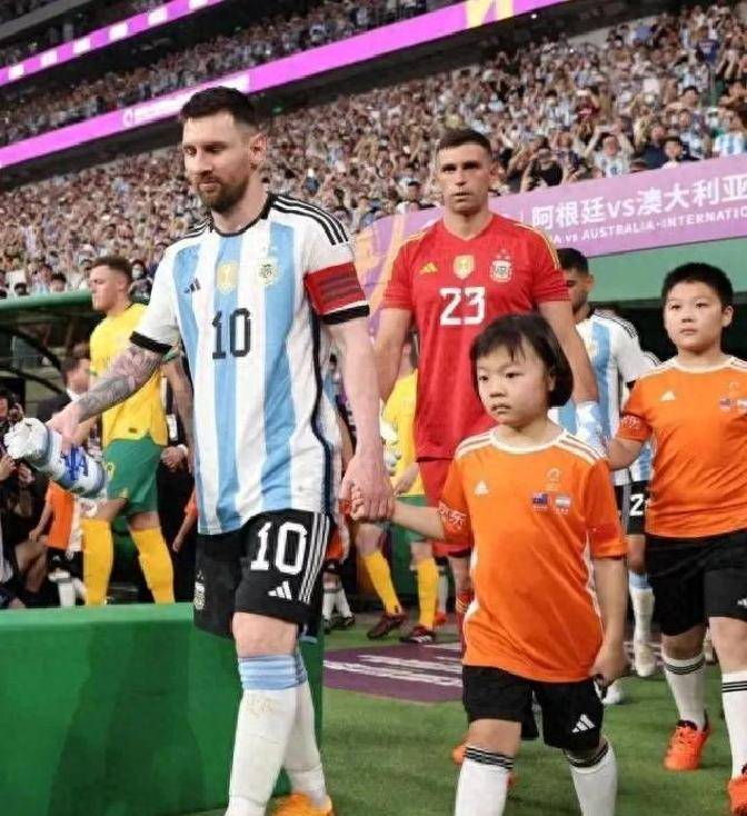 阿根廷主帅因著名球员矛盾引咎辞职