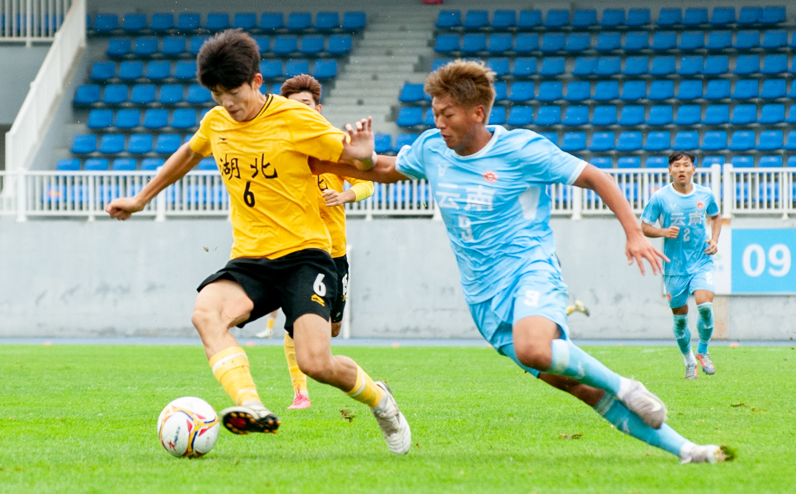 湖北队在主场大胜对手,取得赛季首胜 湖北队在主场大胜对手,取得赛季首胜