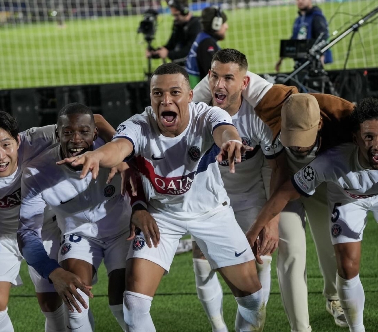巴黎逆转胜利,挺进欧冠淘汰赛 巴黎逆转胜利,挺进欧冠淘汰赛