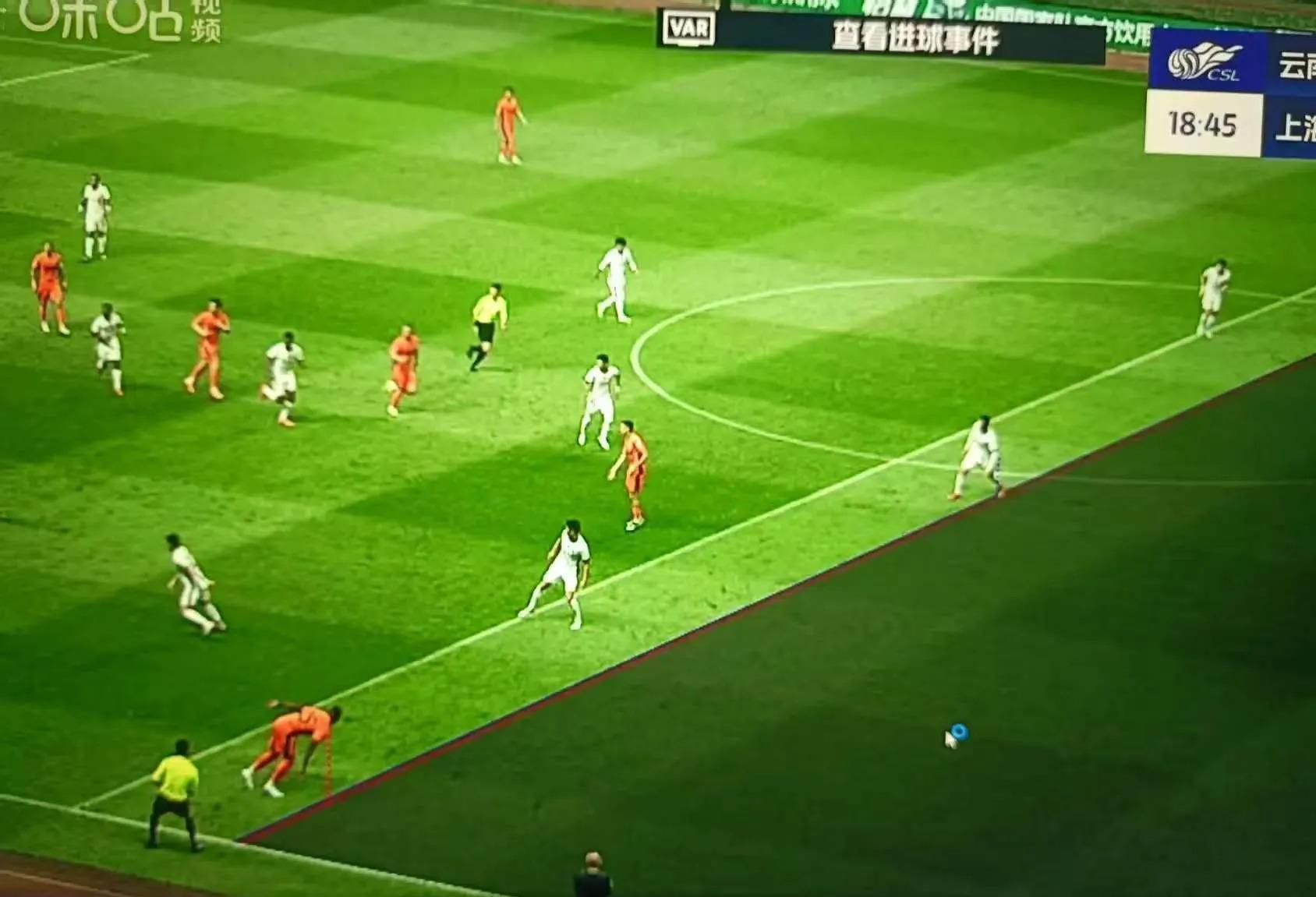 双方对攻胜负时刻悬念逐渐加剧 双方对攻胜负时刻悬念逐渐加剧