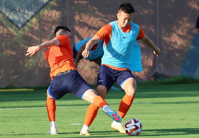 争夺胜利,球员开展综合训练 争夺胜利,球员开展综合训练