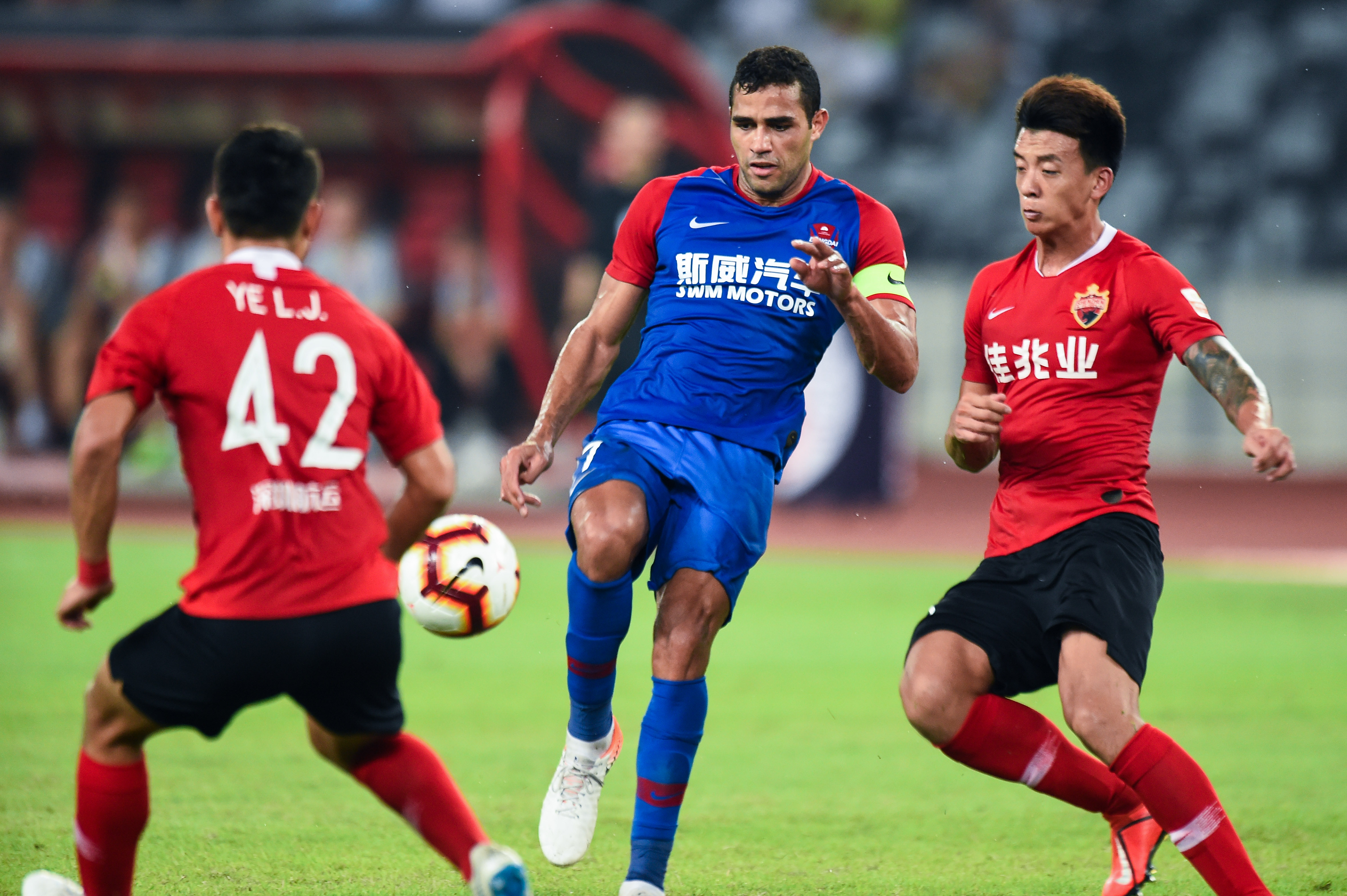 重庆斯威主场战平深圳佳兆业,保持不败 重庆斯威主场战平深圳佳兆业,保持不败