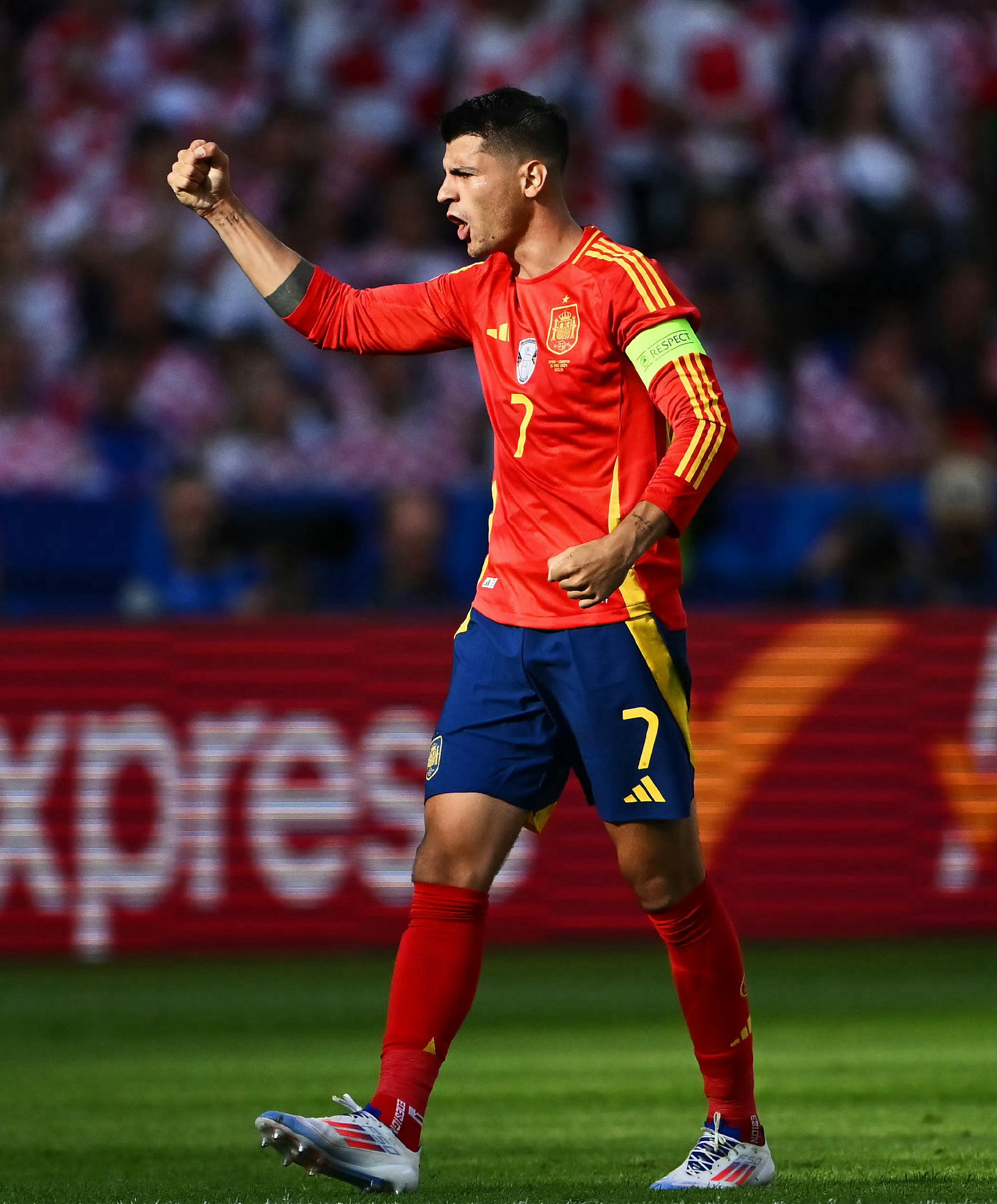 西班牙队在全球篮球比赛中表现出色 西班牙队在全球篮球比赛中表现出色