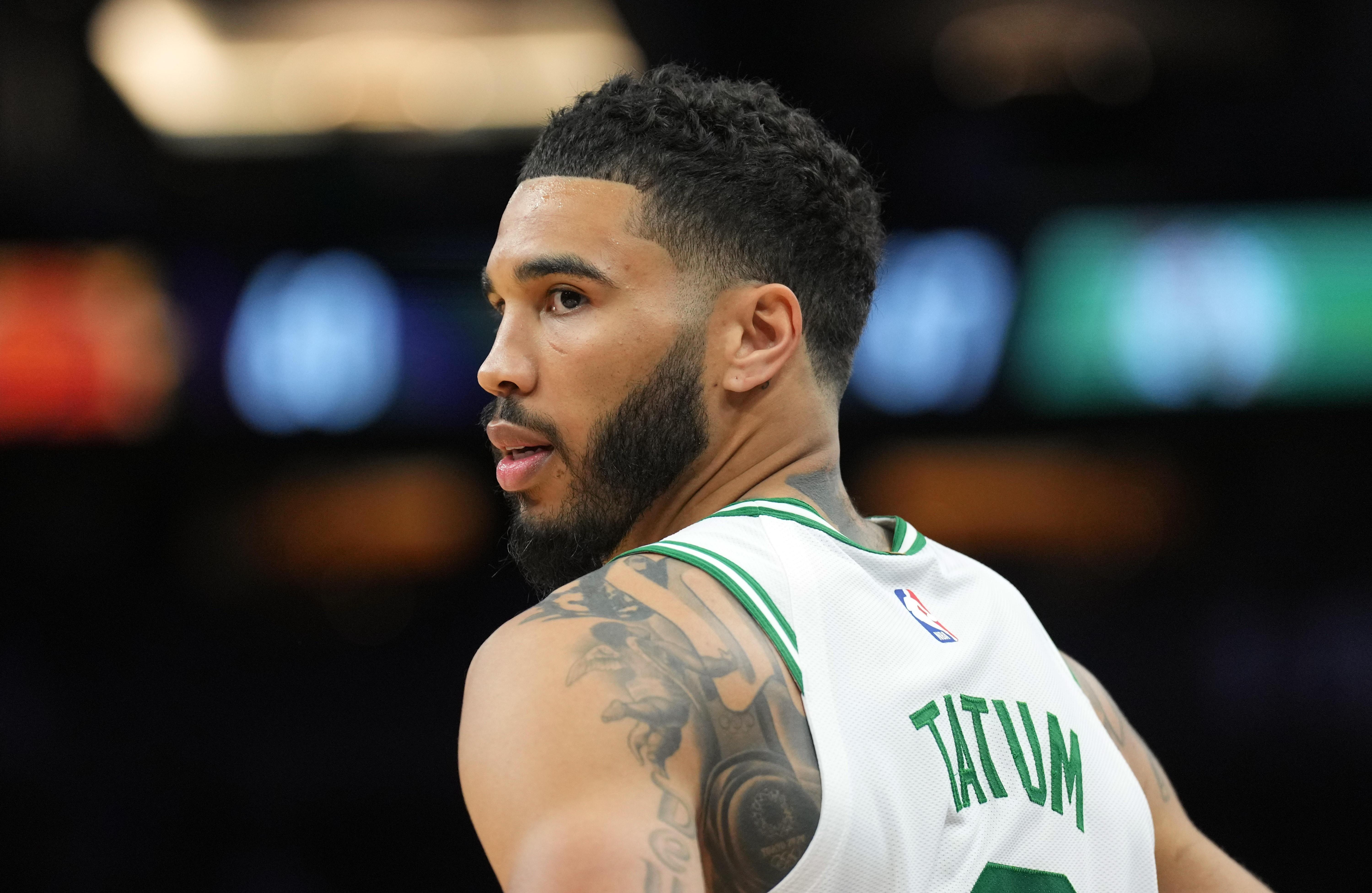 雄鹿全队士气高涨,备战下一场比赛 雄鹿全队士气高涨,备战下一场比赛