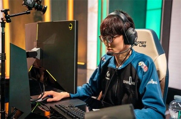 开云体育中国-包含HKA轻取FNC，Canyon单局斩获MVP顶尖较量半决赛，锁定晋级资格的词条