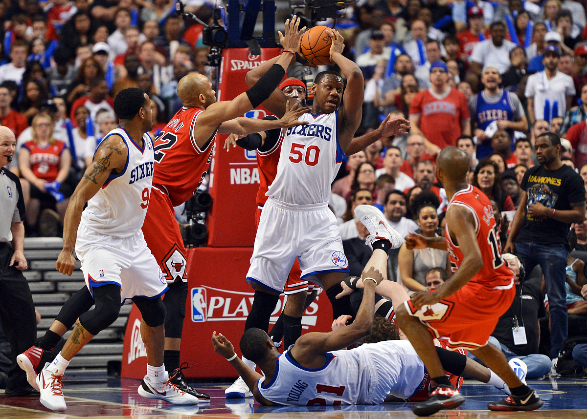 篮网在客场战胜勇士,厄文砍下33分 篮网在客场战胜勇士,厄文砍下33分