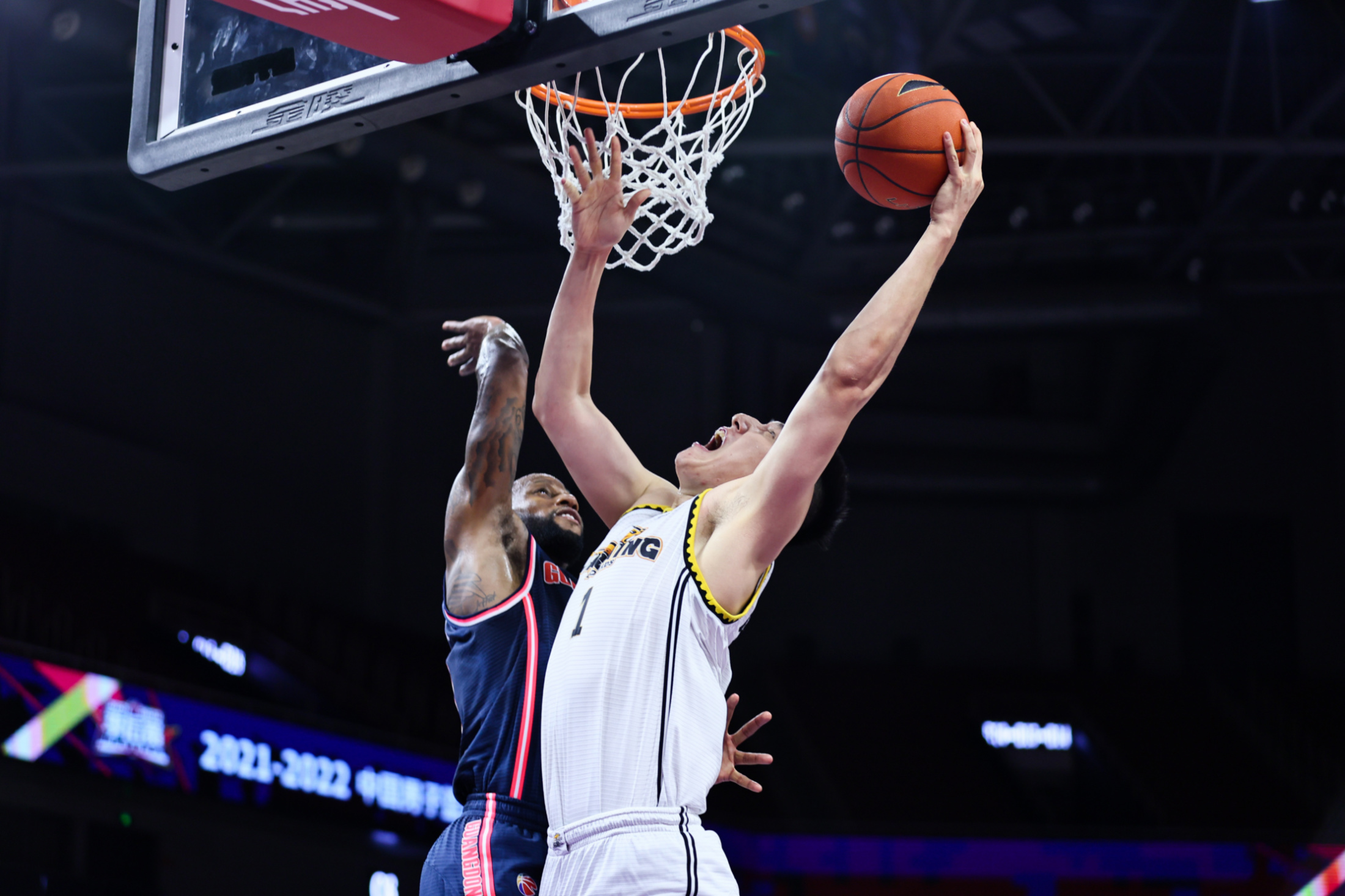 开云官网-黑龙江男篮稳定发挥，取得连胜