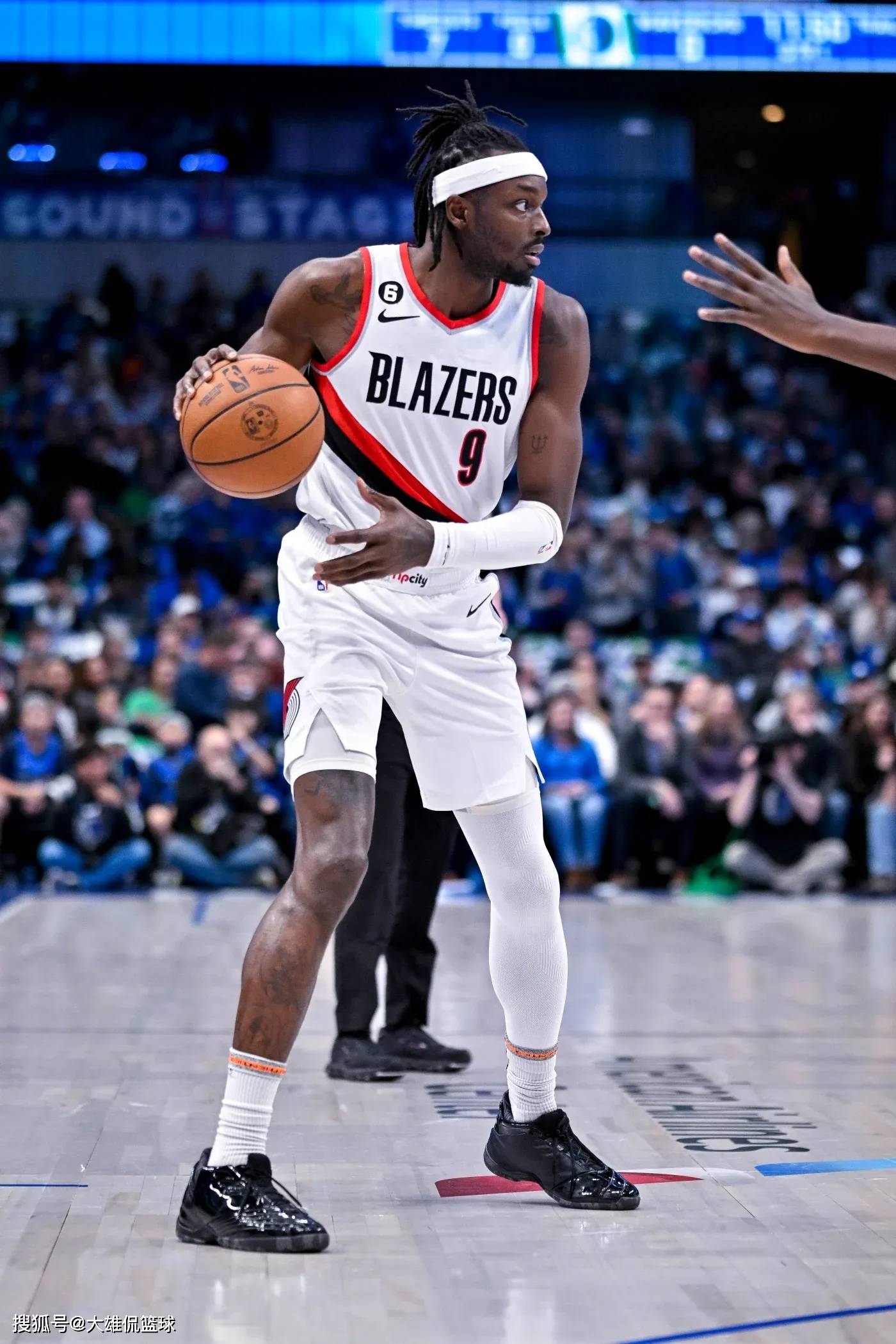 老鹰队年轻球员崭露头角,迎接新的挑战 老鹰队年轻球员崭露头角,迎接新的挑战