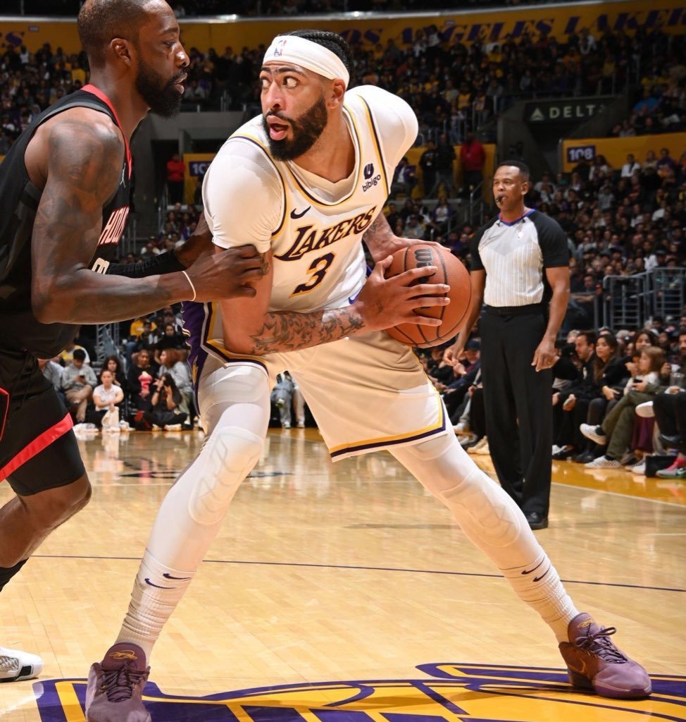 开云体育-湖人战胜火箭，晋级西部决赛