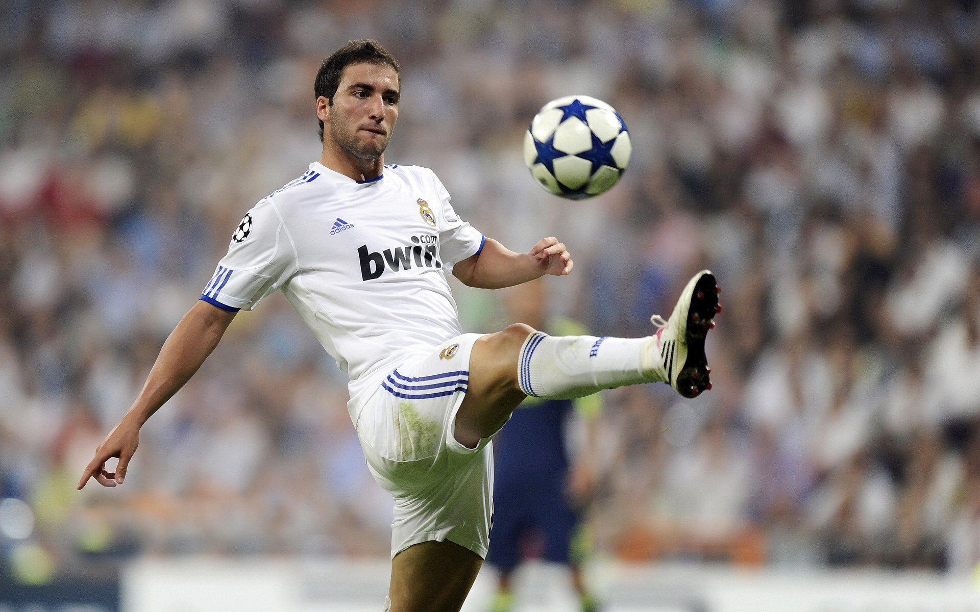 闪电撕裂苏格兰沼泽，马丁内利式攻防转换如何助那不勒斯完成致命一击