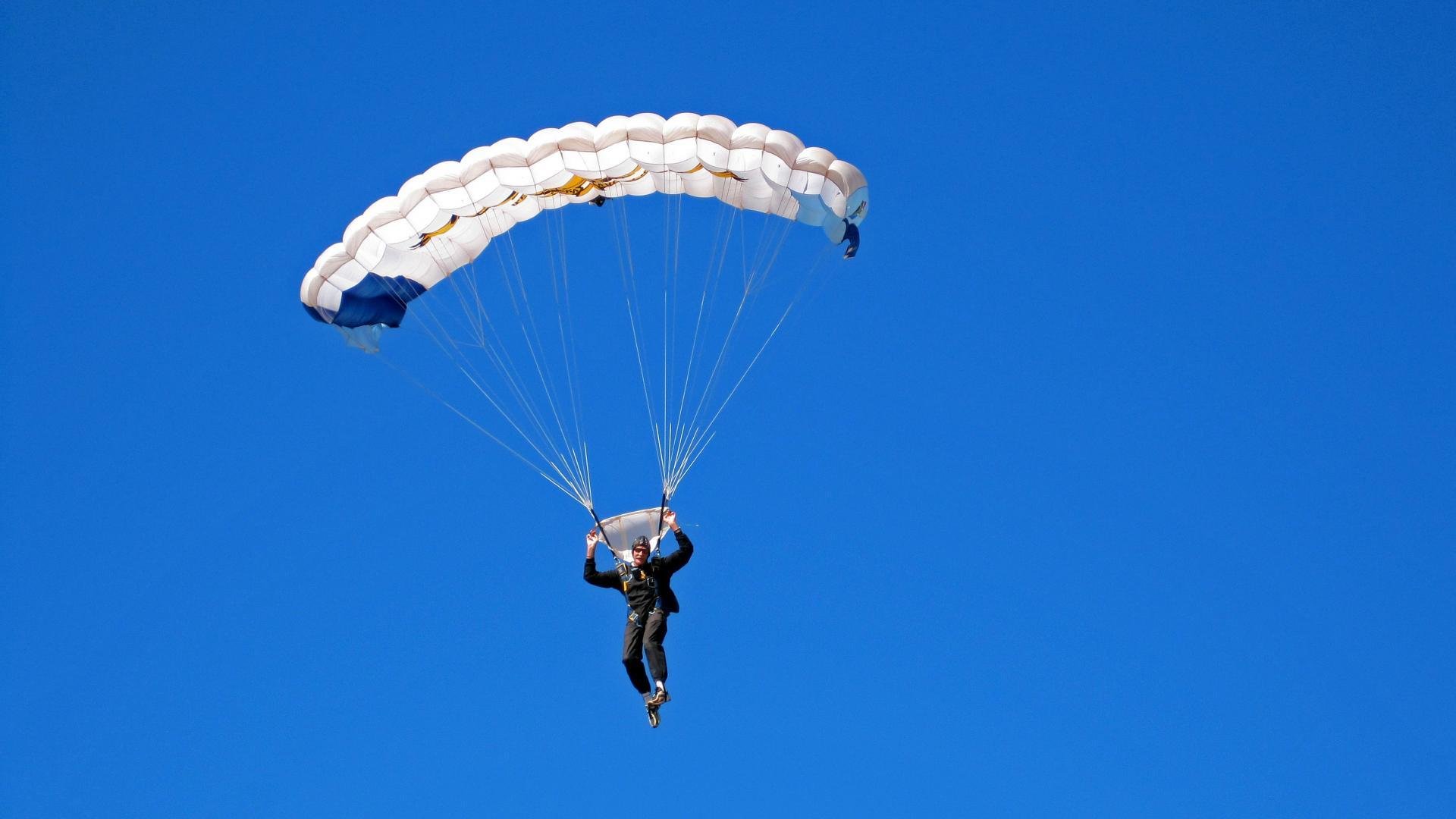 颠覆者,威廉姆斯双杀迈凯伦,阿隆索的魔术方向盘如何改写剧本